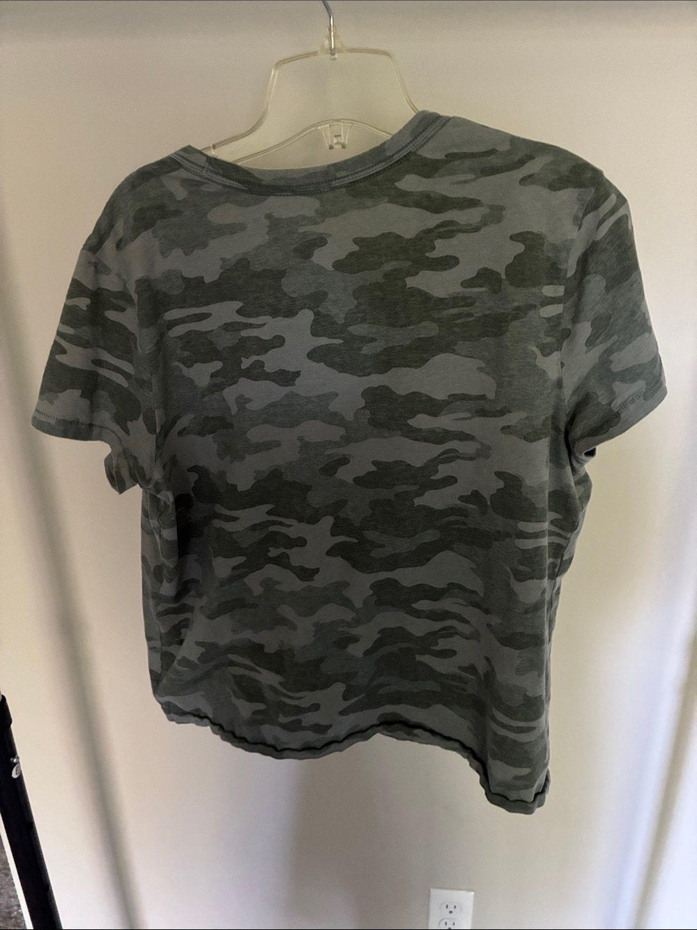 Universal Thread Crewneck T‑Shirt - Picture 3 of 3